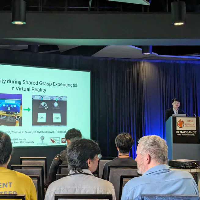Haptic Acuity during Shared Grasp Experiences in Virtual Reality
