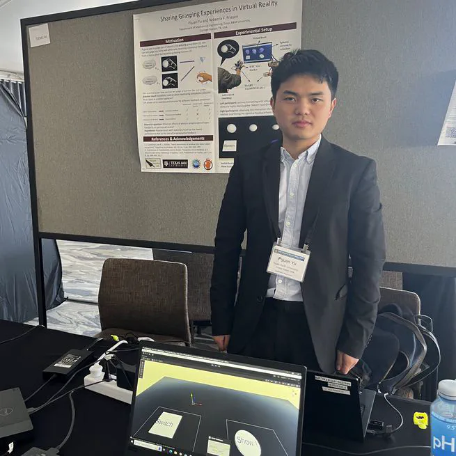Exploring Shared Grasping Experiences in Virtual Reality

